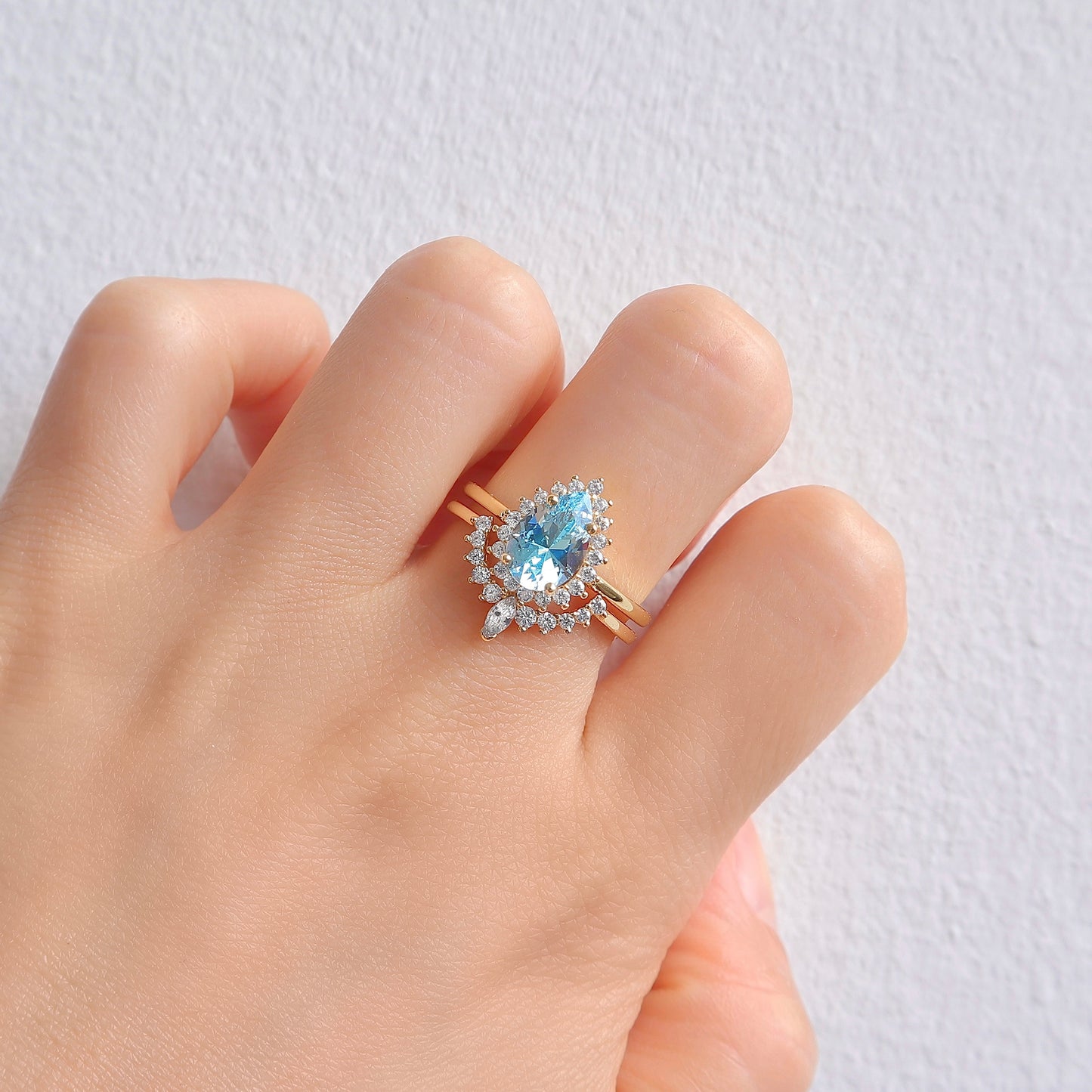 Gold Aquamarine Ring with 2.1-Carat Aquamarine Gemstone