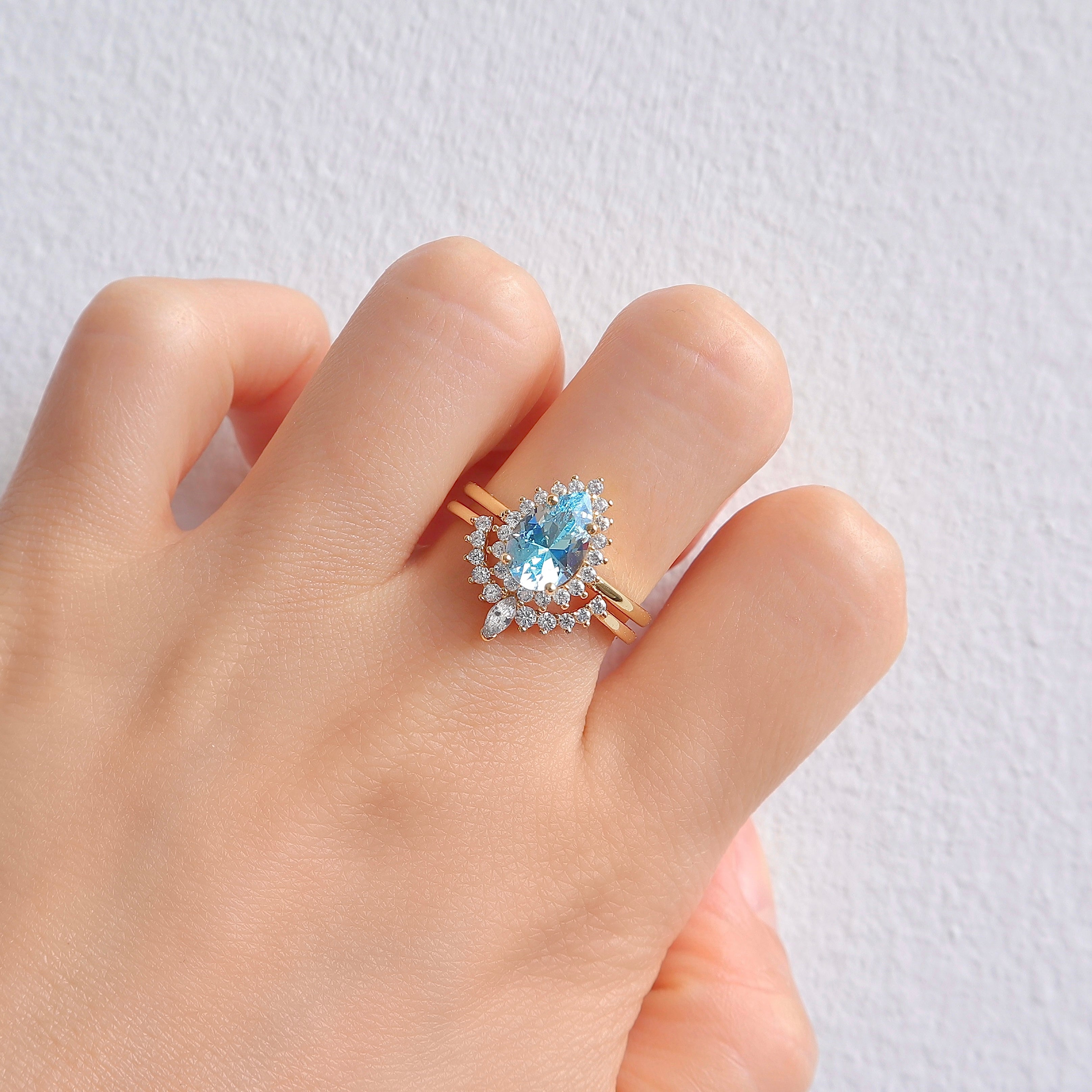 Gold Aquamarine Ring with 2.1-Carat Aquamarine Gemstone
