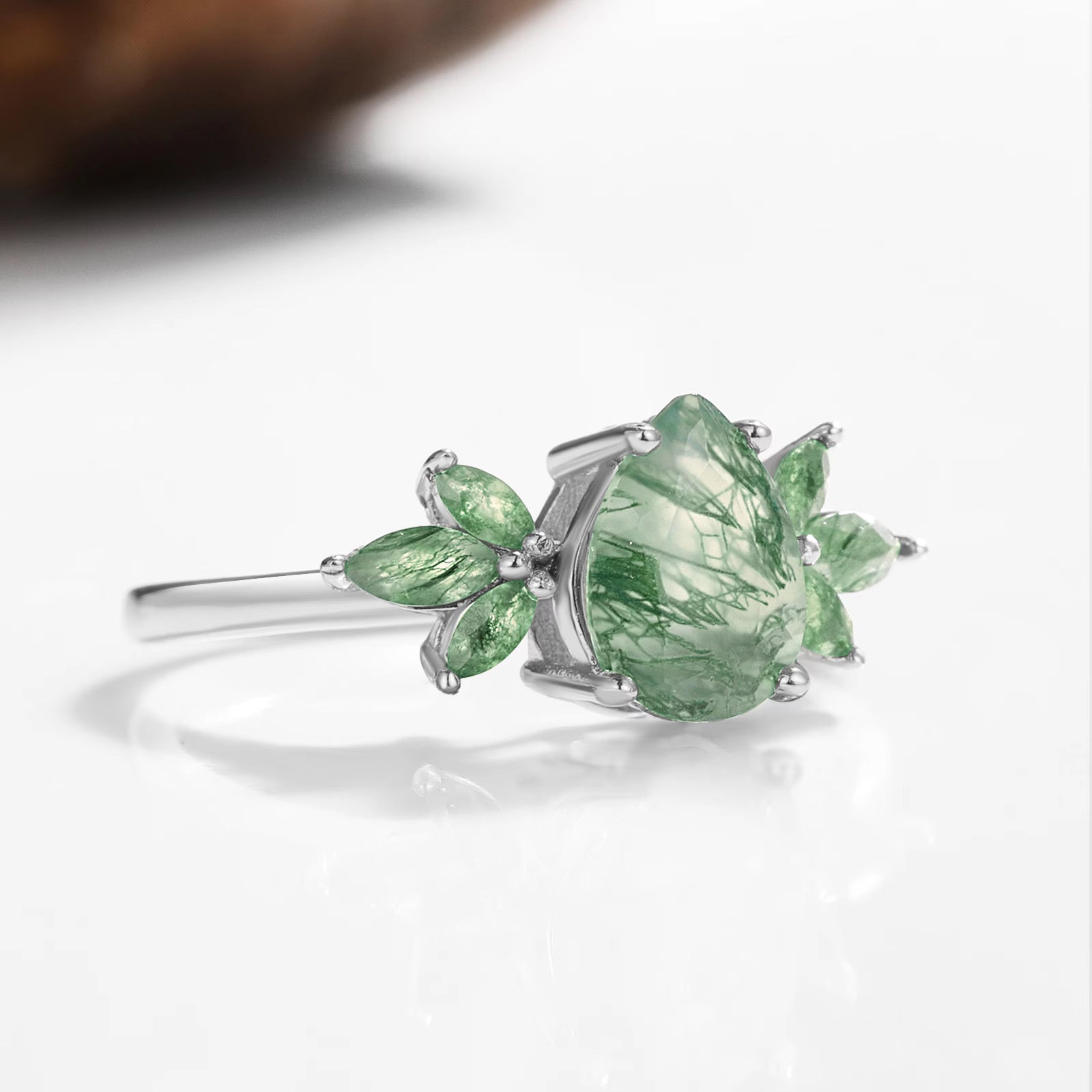 Ivy Moss Agate Quartz Ring Gold