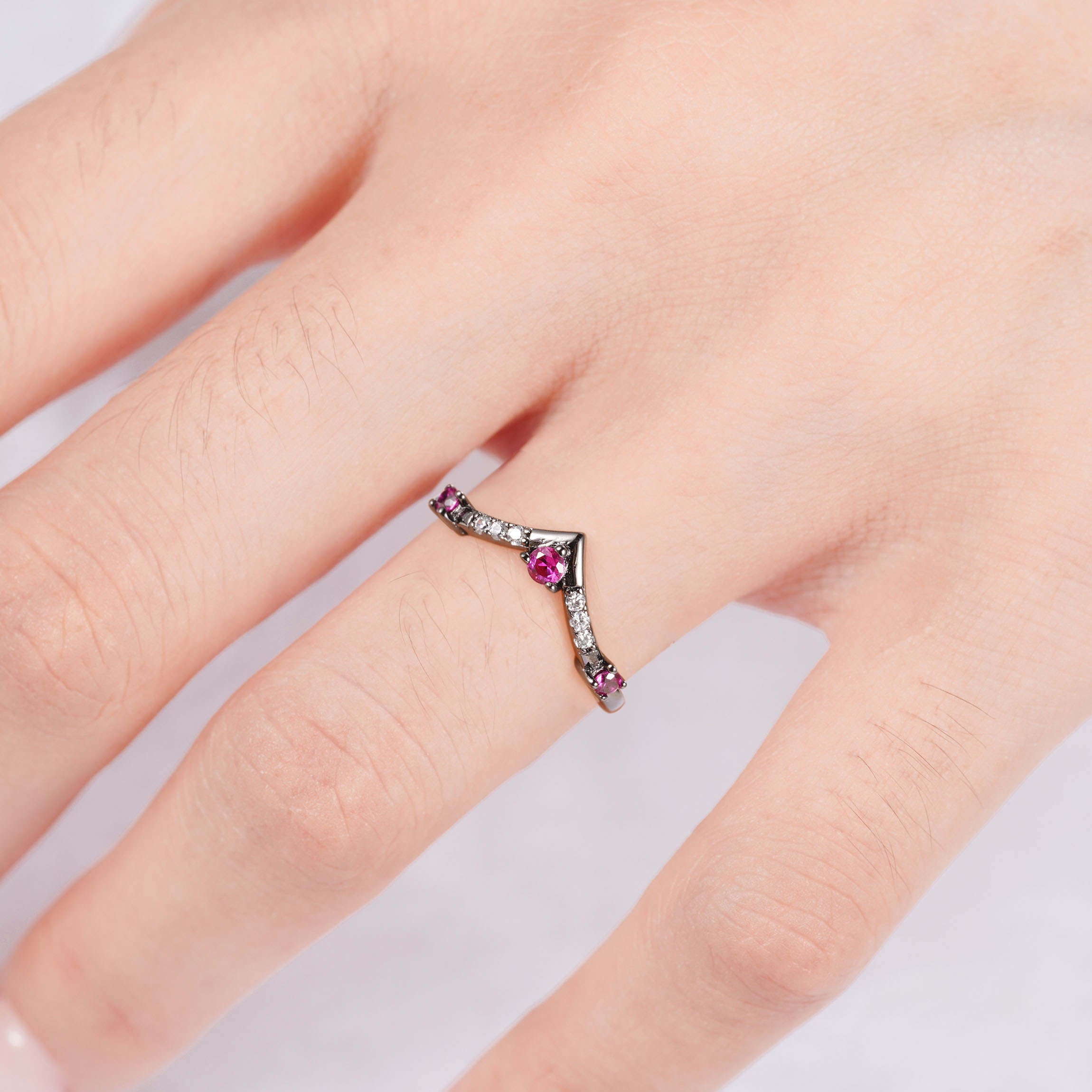 Pink sapphire ring in black gold with bold design