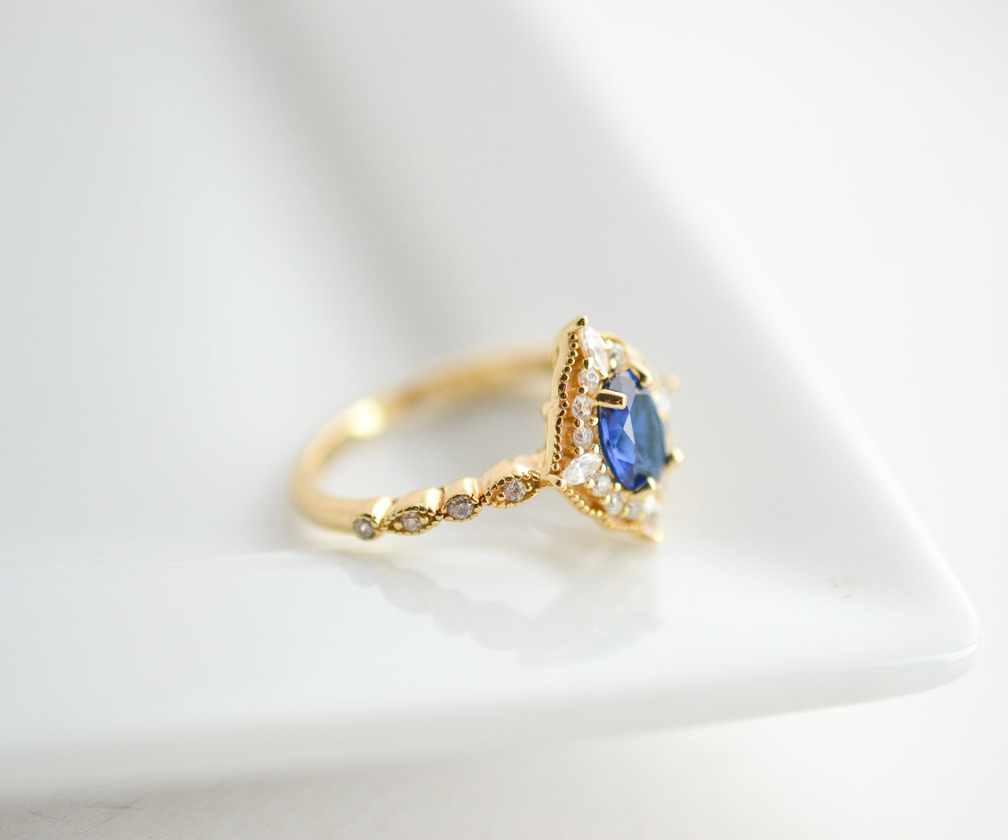 Ash Sapphire Ring Gold