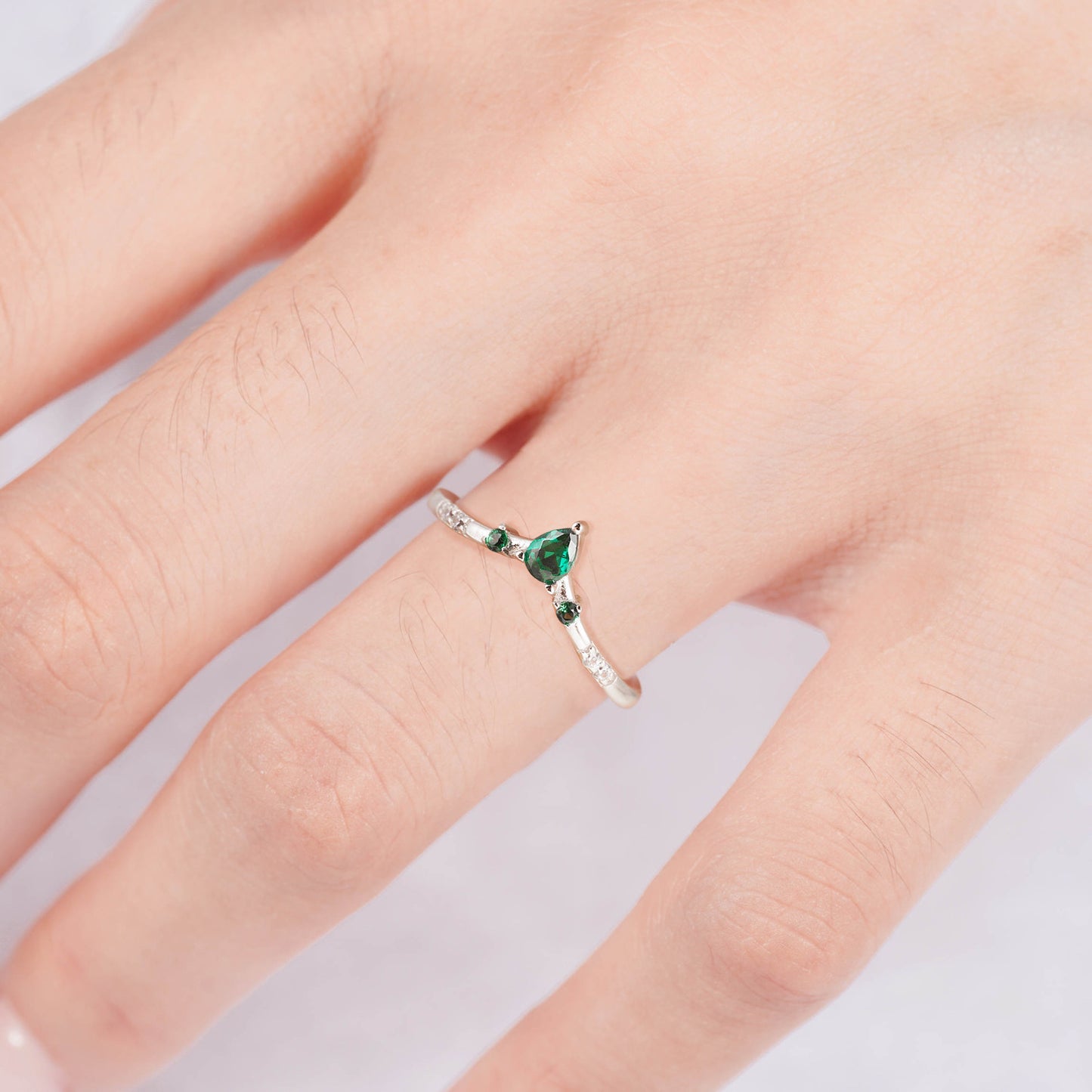 Mesa Curved Emerald Band Sterling Silver