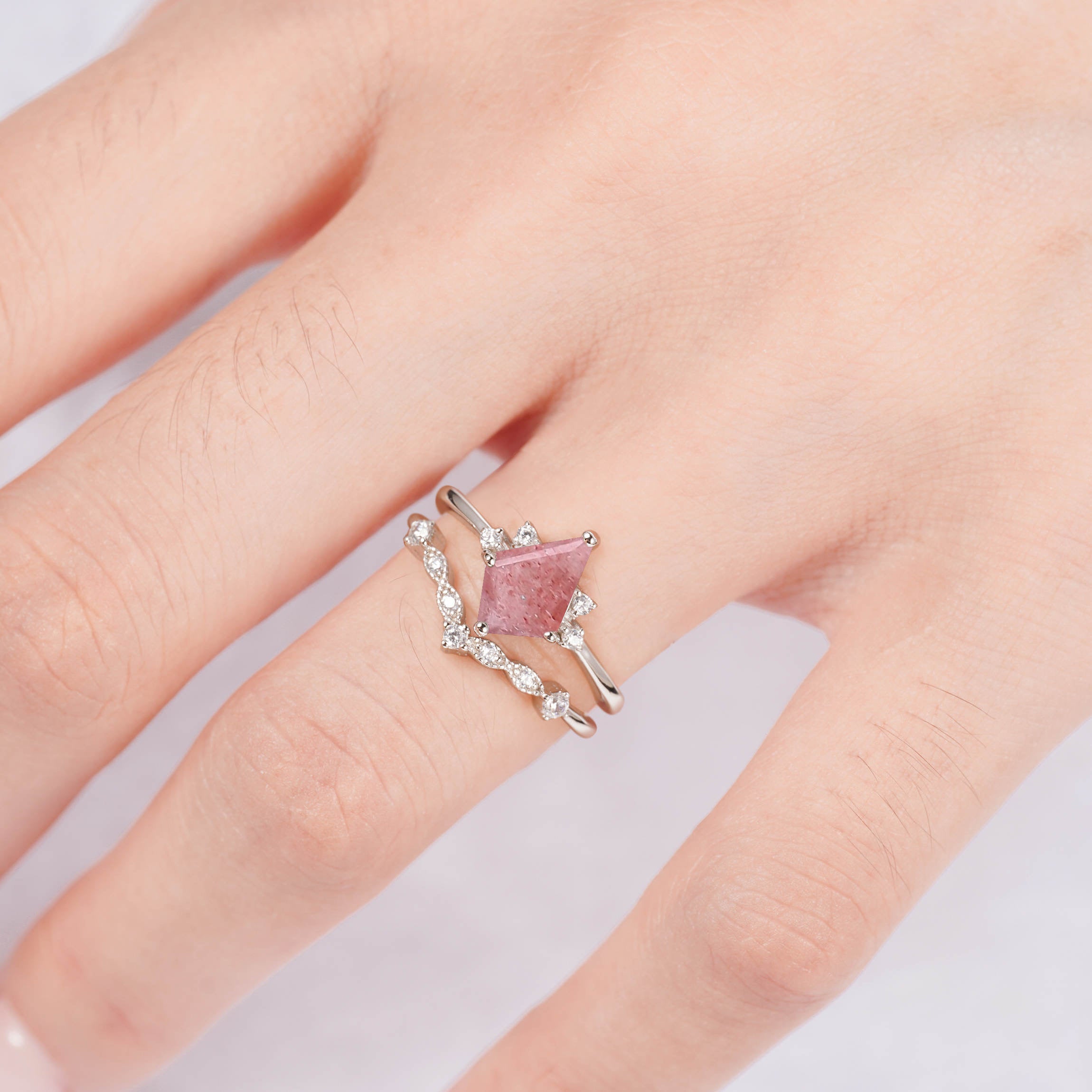 Qai Kite Strawberry Quartz Ring Set