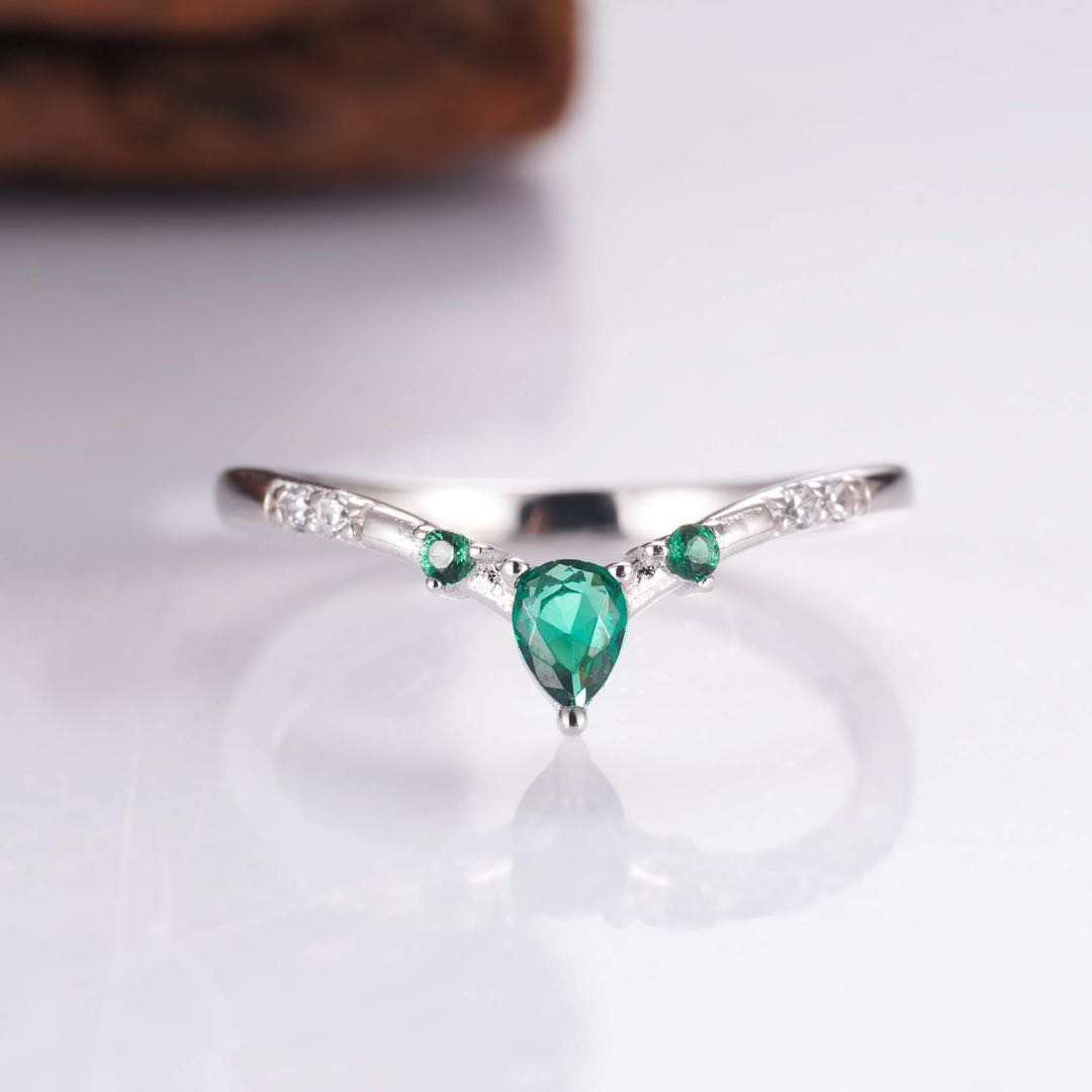 Mesa Curved Emerald Band Sterling Silver