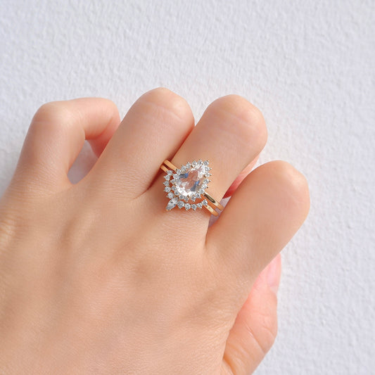 Asa White Sapphire Ring Gold